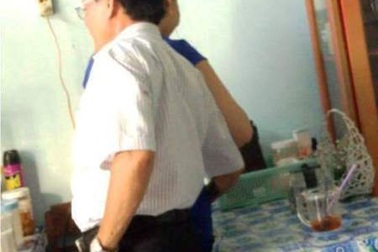 Nữ tạp vụ bị Phó Giám đốc sở "quàng tay vào đùi" lên tiếng