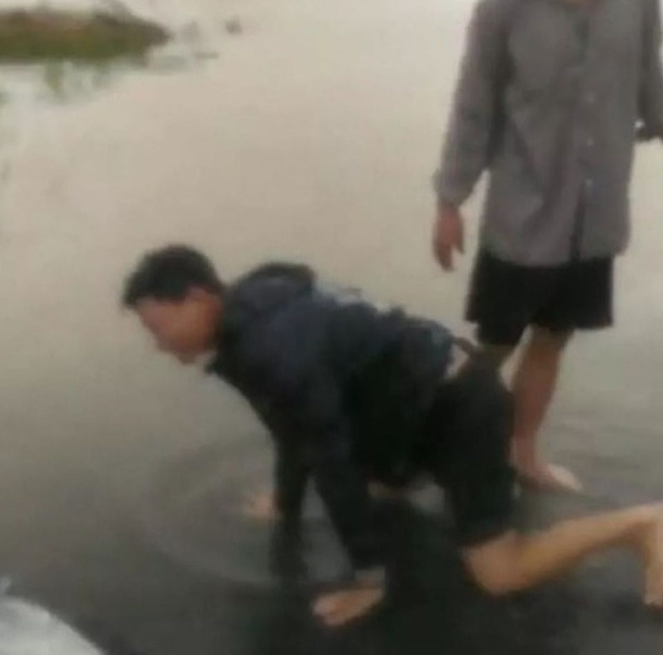 Bạn đọc Dân trí mong muốn chung tay ủng hộ đồng bào miền Trung - 1 Bạn đọc Dân trí mong muốn chung tay ủng hộ đồng bào miền Trung - 1