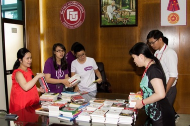 Viber tặng 1000 đầu sách 5 trường đại học tại TP.HCM