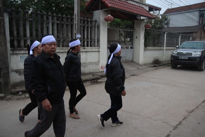 Vụ xe khách đâm đoàn người đưa tang: Làng Trung Nguyên hôm nay đại tang, cháu tôi đến chết vẫn khổ quá! - Ảnh 6. Vụ xe khách đâm đoàn người đưa tang: Làng Trung Nguyên hôm nay đại tang, cháu tôi đến chết vẫn khổ quá! - Ảnh 6.