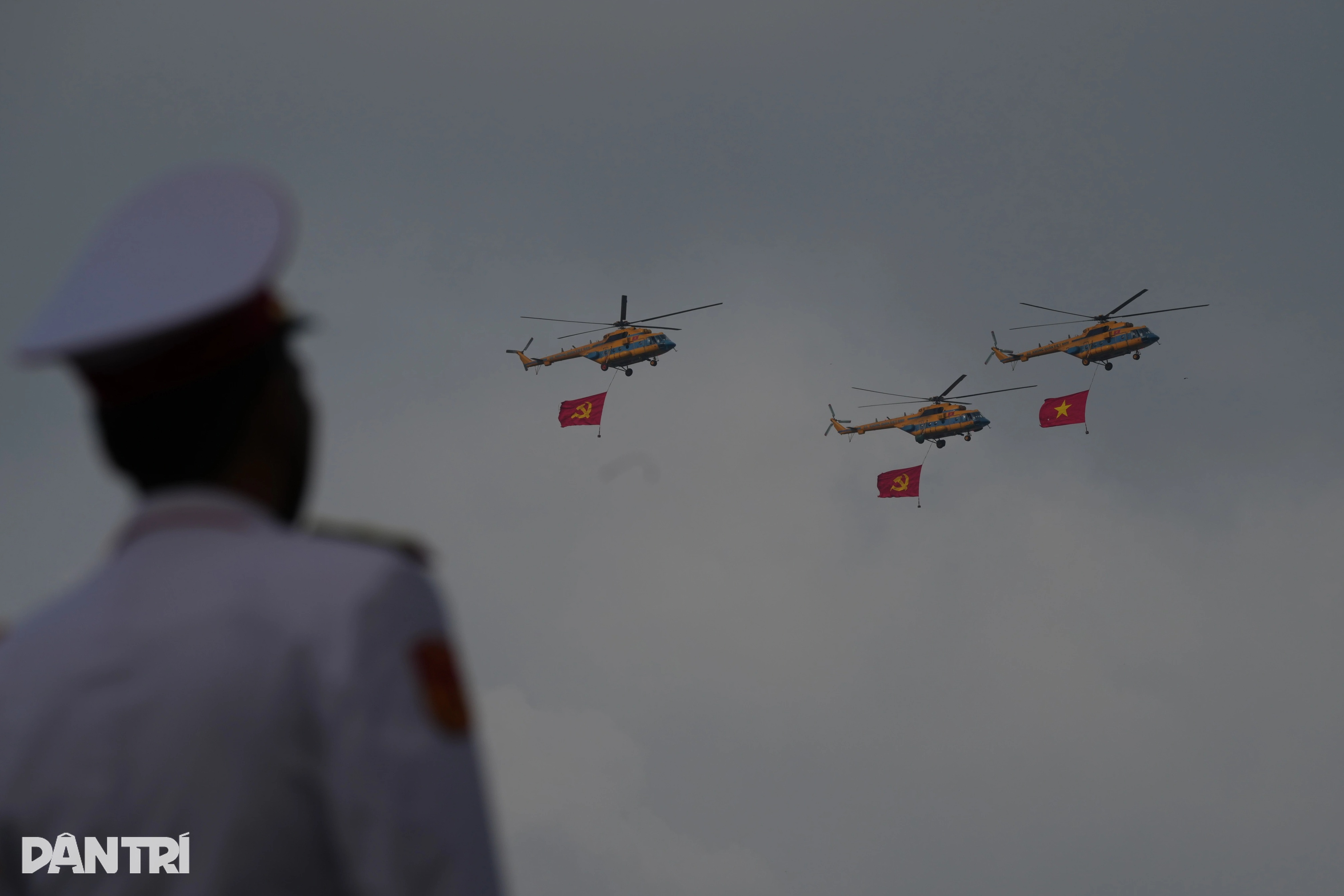 View - 36 khối diễu binh lần đầu tham gia hợp luyện cho lễ 30/4 ở TPHCM | Báo Dân trí