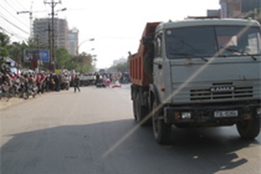 Ô tô đâm xe máy, một người chết tại chỗ