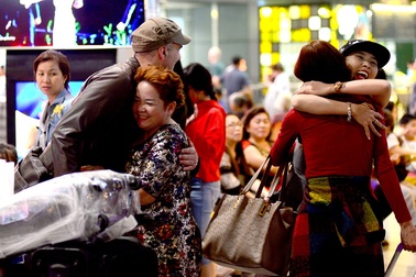 Vỡ òa cảm xúc ở "cửa ngõ" quê nhà trong những ngày giáp Tết