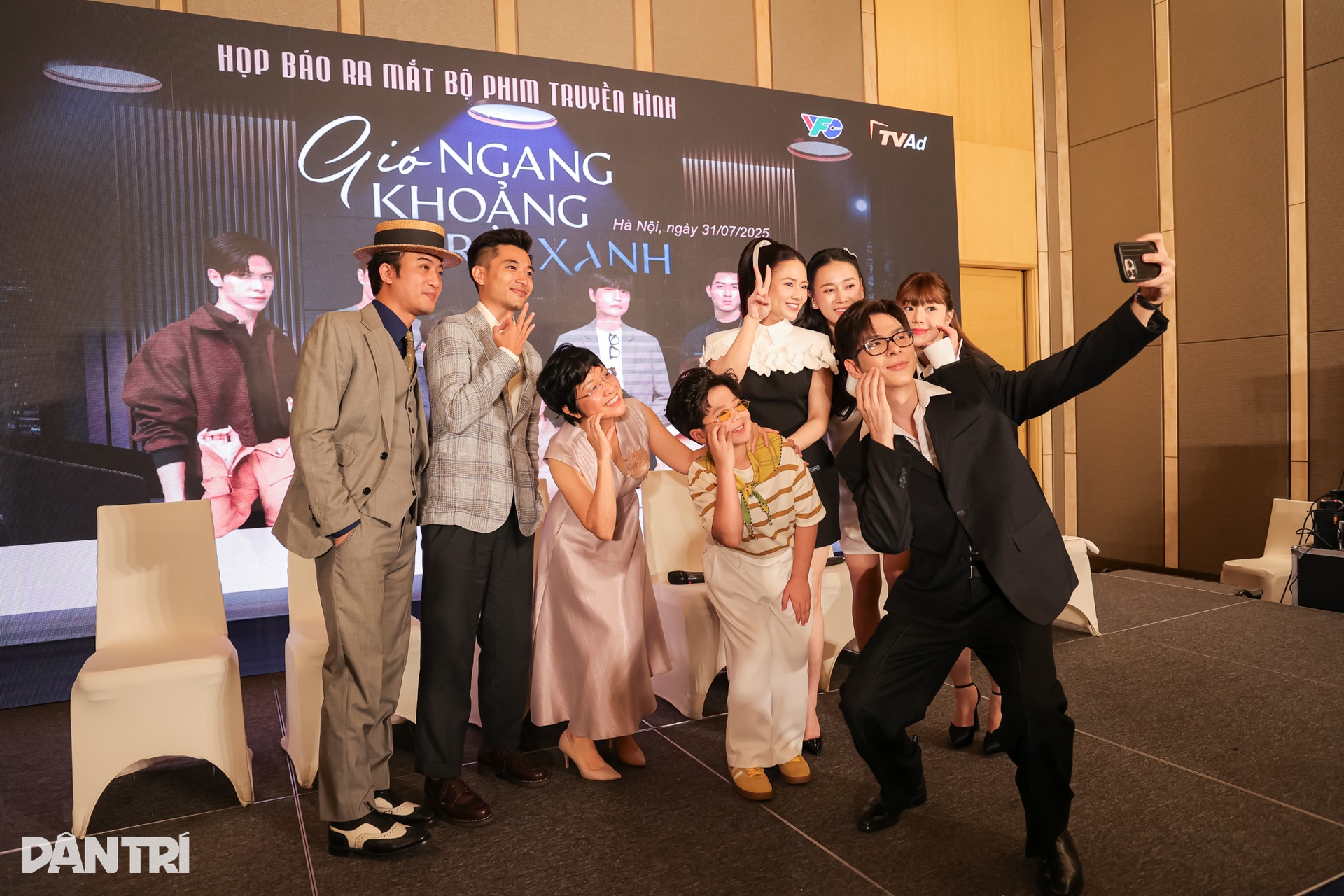 Mẹ hai con Phương Oanh đọ sắc cùng dàn mỹ nhân phim giờ vàng VTV - 10 Mẹ hai con Phương Oanh đọ sắc cùng dàn mỹ nhân phim giờ vàng VTV - 10