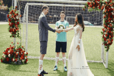 Ảnh cưới "siêu chất" mang màu sắc World Cup của cặp đôi Việt - Pháp