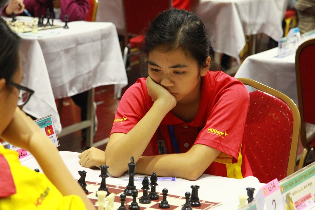 Nữ sinh giành 5 huy chương cờ vua thế giới, thi đỗ 4 trường chuyên - 2 Nữ sinh giành 5 huy chương cờ vua thế giới, thi đỗ 4 trường chuyên - 2