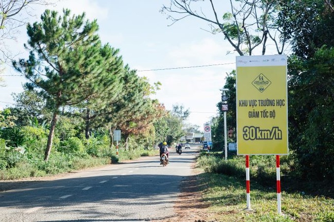 Đường đến trường của học sinh Trường tiểu học Lê Lai – TP. Pleiku nay đã có biển thông báo giới hạn tốc độ 30 - 40 km/h để đảm bảo an toàn