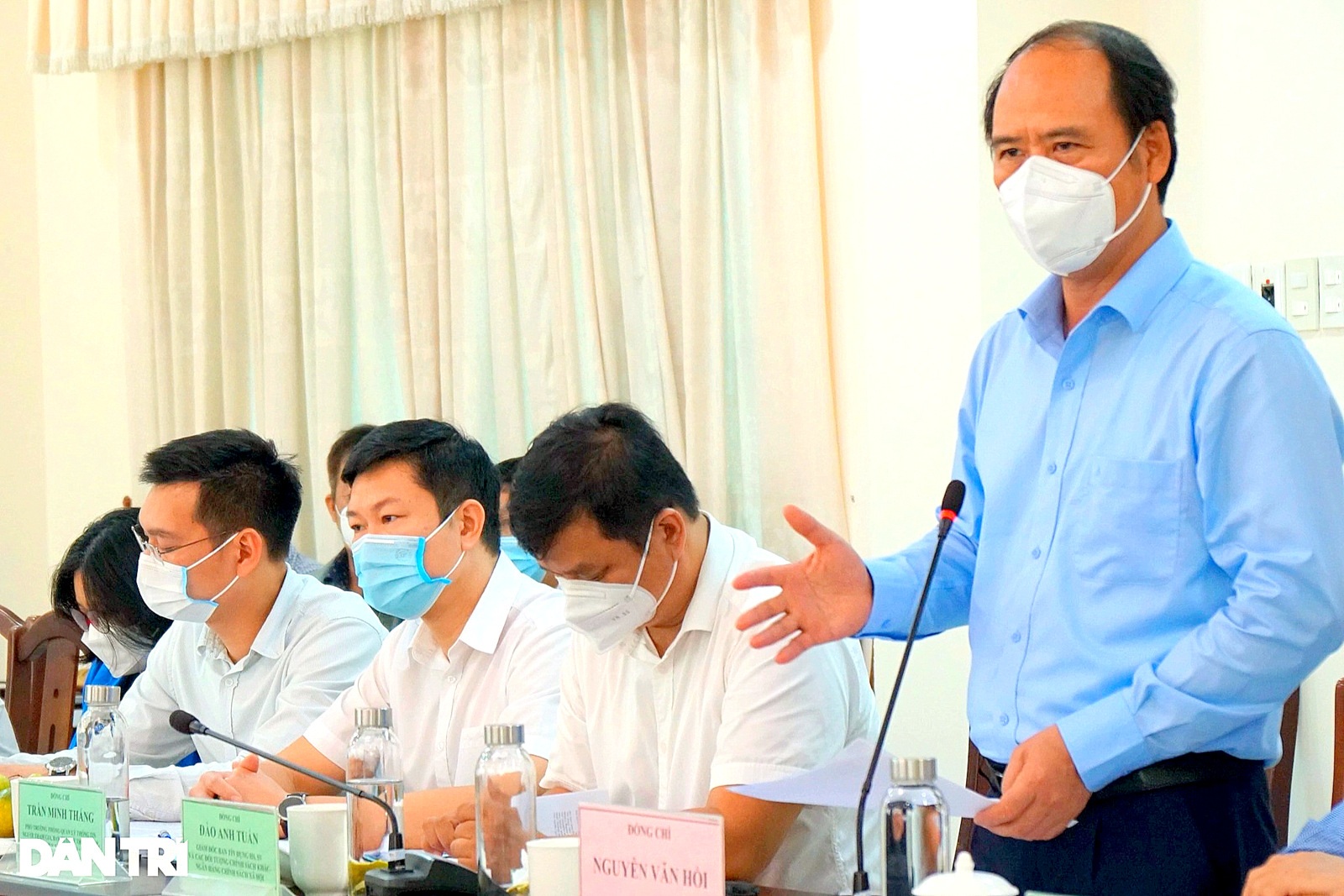 Khoảnh khắc Thượng úy vác cháu bé đuối nước... hút dư luận trong tuần - 3 Khoảnh khắc Thượng úy vác cháu bé đuối nước... hút dư luận trong tuần - 3