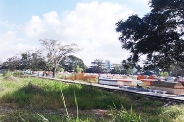 Người đàn ông vào nghĩa địa treo cổ tự vẫn