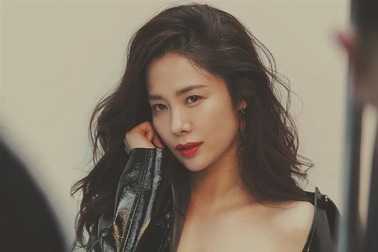 Mỹ nhân "Giày thủy tinh" thành đạt, xinh đẹp nhưng vẫn lẻ bóng ở tuổi 44