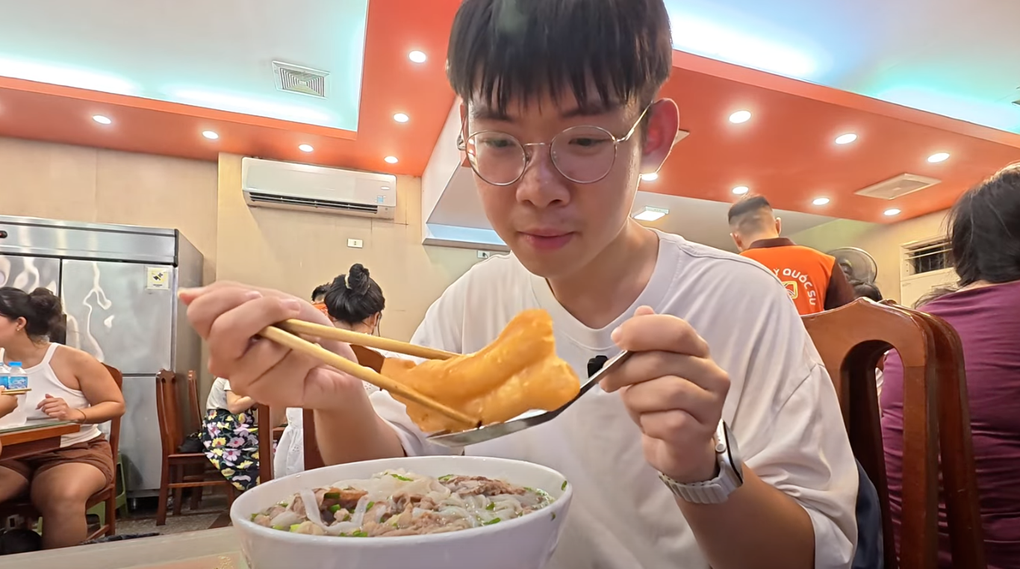 4 ngày thử 10 quán phở Hà Nội, khách Đài Loan đổ vì bát phở 50.000 đồng - 1 4 ngày thử 10 quán phở Hà Nội, khách Đài Loan đổ vì bát phở 50.000 đồng - 1