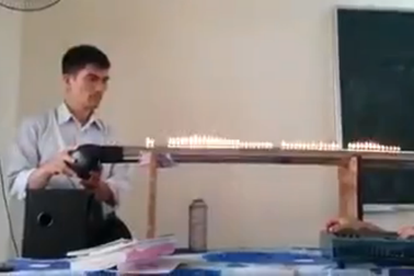 Clip thí nghiệm Vật lý bằng nhạc EDM của thầy giáo Quảng Nam gây "sốt"