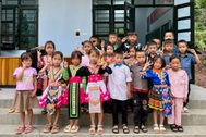 Không khí rộn ràng trước lễ khánh thành phòng học Dân trí ở Huổi Quang 1