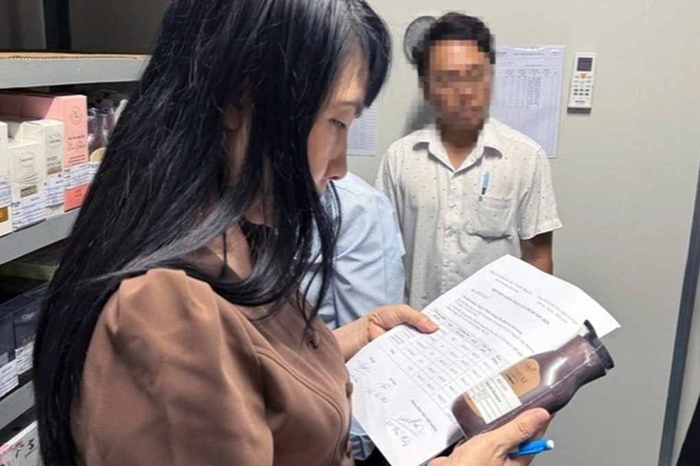 Đề nghị xử phạt và tiêu hủy hai lô mỹ phẩm có ca sĩ Đoàn Di Băng quảng cáo - 1 Đề nghị xử phạt và tiêu hủy hai lô mỹ phẩm có ca sĩ Đoàn Di Băng quảng cáo - 1