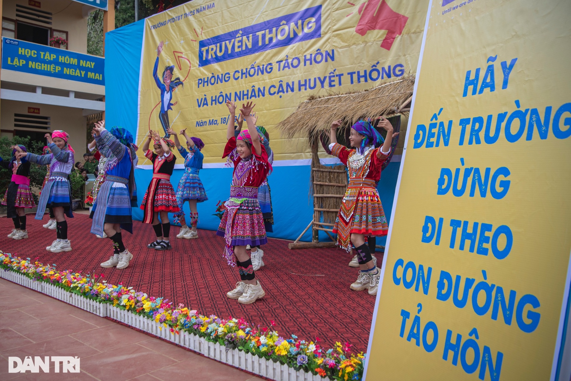 Những ngôi trường nằm cheo leo trên sườn núi tại vùng biên giới Hà Giang - 10