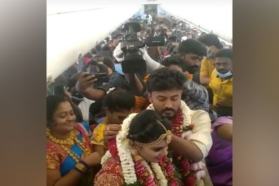 Né dịch, cặp đôi chi hàng trăm triệu đồng tổ chức đám cưới trên không - 2 Né dịch, cặp đôi chi hàng trăm triệu đồng tổ chức đám cưới trên không - 2