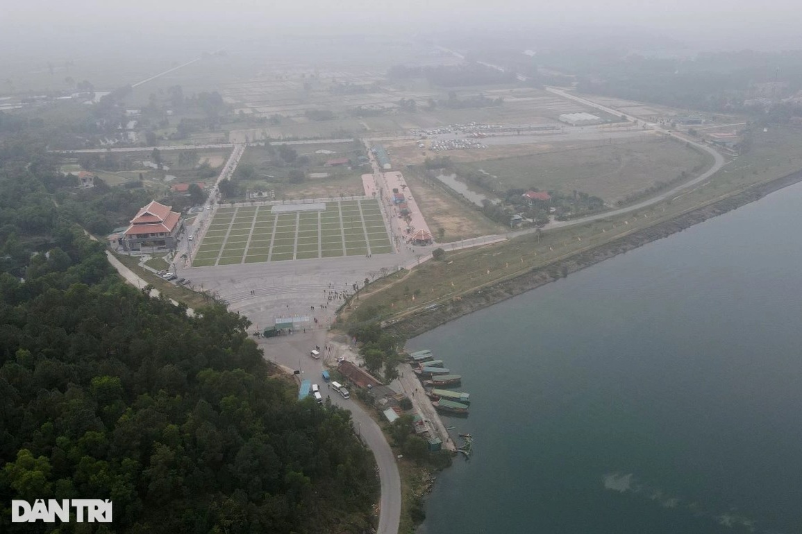Hàng vạn người dân đổ về Hoan Châu đệ nhất danh lam cầu bình an - 3 Hàng vạn người dân đổ về Hoan Châu đệ nhất danh lam cầu bình an - 3