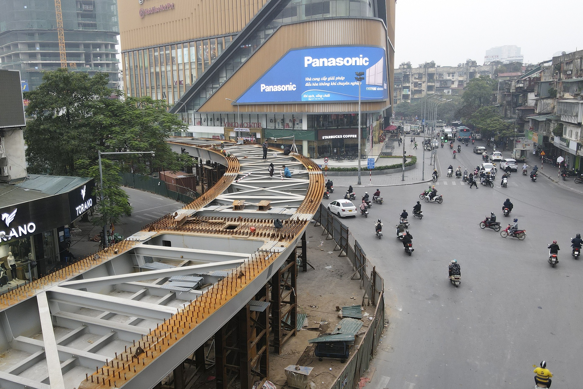 Hợp long cây cầu chữ C đầu tiên tại Hà Nội - 3 Hợp long cây cầu chữ C đầu tiên tại Hà Nội - 3