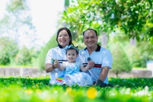 Người phụ nữ khuyết tật vẽ lại cuộc đời bằng sự lạc quan