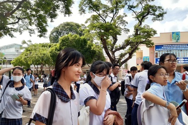 Thi lớp 10 tại TPHCM: Thí sinh thoải mái sau buổi thi Ngoại ngữ