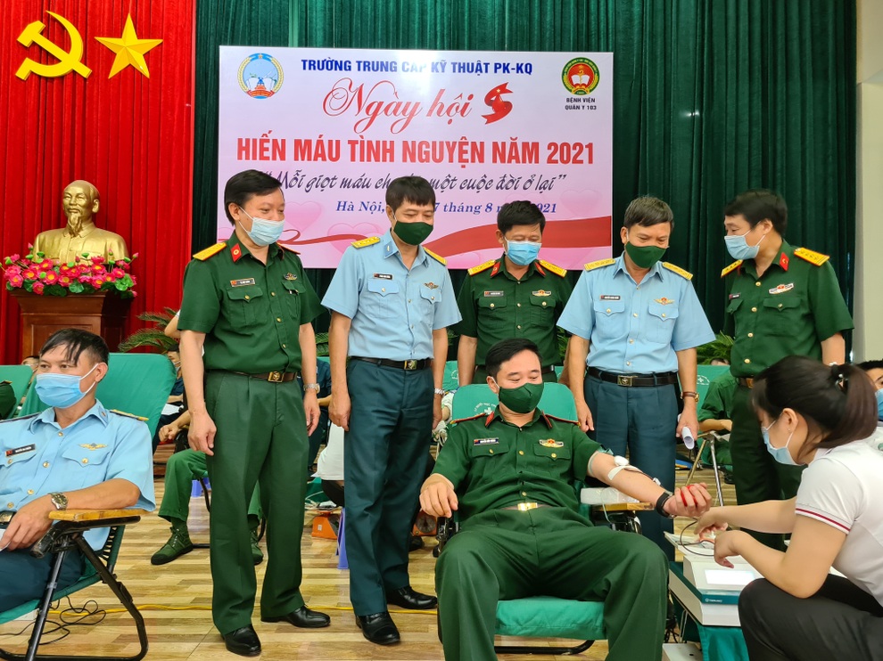 Hơn 600 cán bộ, đoàn viên thanh niên tham gia hiến máu - 2 Hơn 600 cán bộ, đoàn viên thanh niên tham gia hiến máu - 2