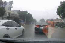 Nổi bật tuần qua: Ô tô vượt ẩu gây va quệt rồi bỏ chạy khỏi hiện trường