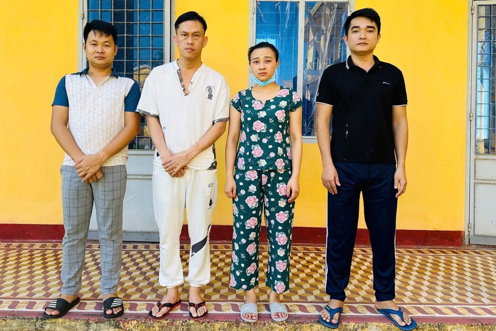 Bắt băng nhóm lập sàn chứng khoán ma chiếm đoạt hàng chục tỷ đồng - 1 Bắt băng nhóm lập sàn chứng khoán ma chiếm đoạt hàng chục tỷ đồng - 1