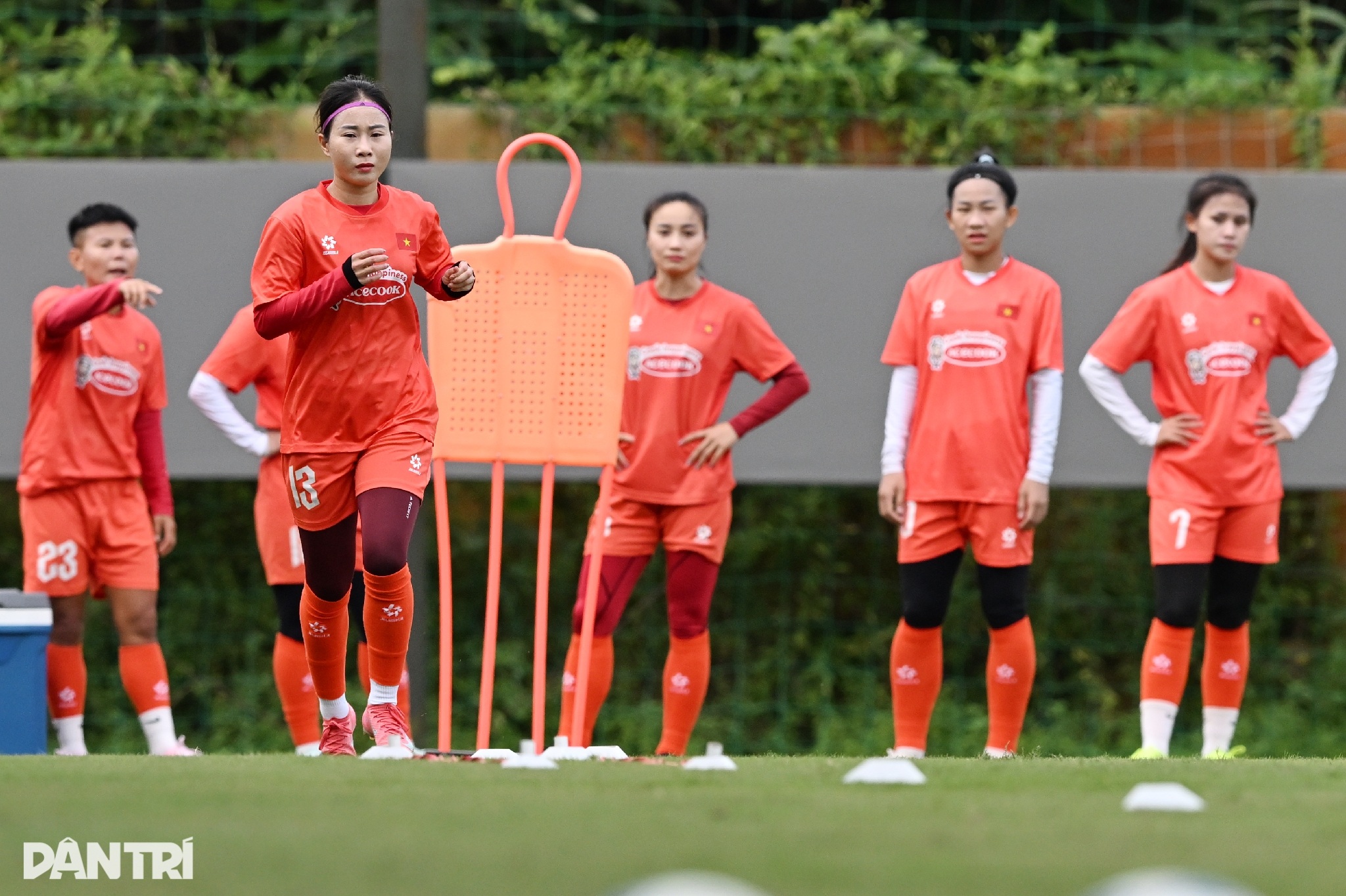 Tuyển nữ Việt Nam rèn quân, quyết tâm bảo vệ ngôi hậu SEA Games 33 - 2