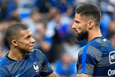 "Sóng ngầm" ở đội tuyển Pháp trước trận đánh lớn