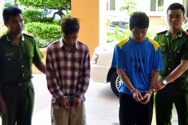 Vụ nam sinh bị tạt axit: Xuất phát từ mối tình tay ba