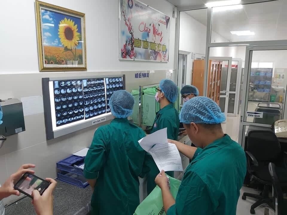 Chuyển tuyến hai trường hợp nặng trong vụ tai nạn 36 người thương vong - 1 Chuyển tuyến hai trường hợp nặng trong vụ tai nạn 36 người thương vong - 1
