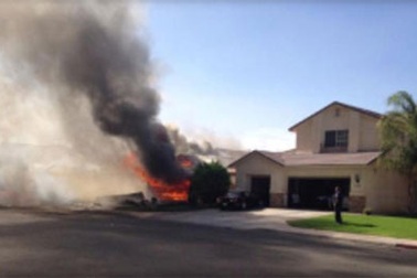 Máy bay quân sự Mỹ đâm xuống nhà dân ở California