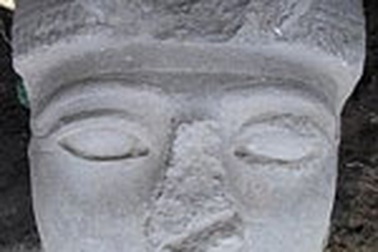 Phát hiện tượng bán thân Pharaông Ramses II