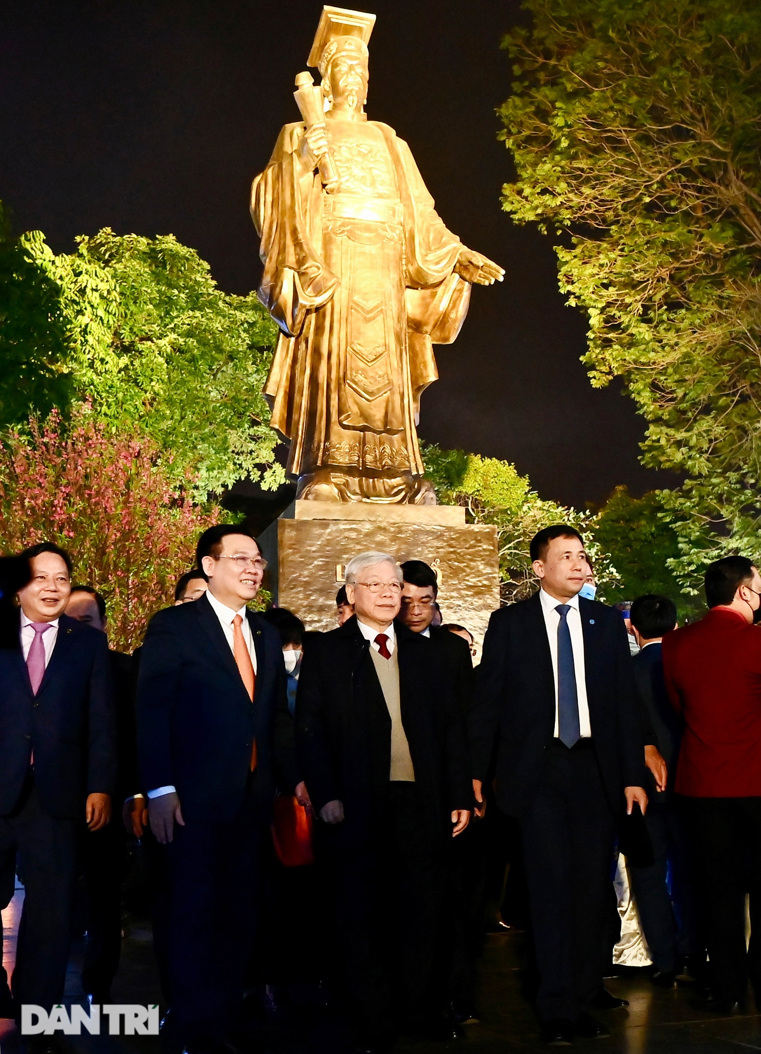 Tổng Bí thư, Chủ tịch nước chúc Tết nhân dân thủ đô bên Hồ Gươm - 4 Tổng Bí thư, Chủ tịch nước chúc Tết nhân dân thủ đô bên Hồ Gươm - 4