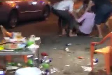 Nam thanh niên đánh bạn gái giữa phố vì bị chia tay