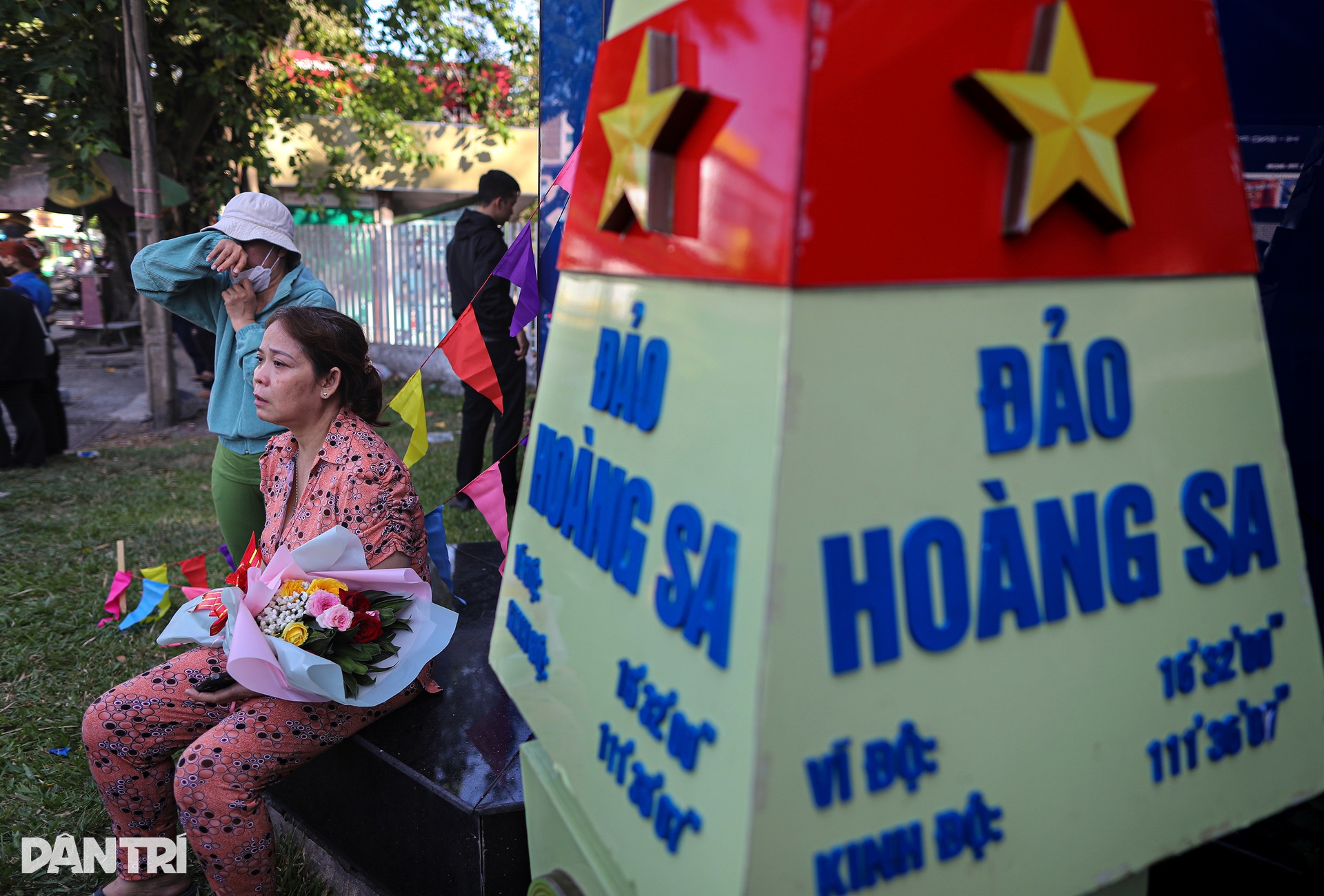 Những cái ôm, nụ hôn tạm biệt thanh niên ở TPHCM lên đường nhập ngũ - 15 Những cái ôm, nụ hôn tạm biệt thanh niên ở TPHCM lên đường nhập ngũ - 15