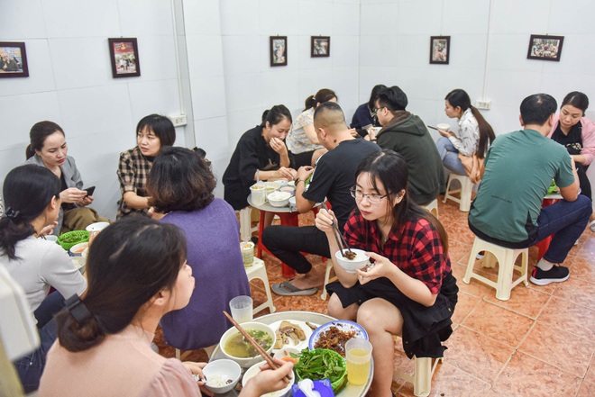 Nơi “khai sinh” món ngan cháy tỏi Hà Nội: Công thức trị giá cả tỷ đồng - 3 Nơi “khai sinh” món ngan cháy tỏi Hà Nội: Công thức trị giá cả tỷ đồng - 3