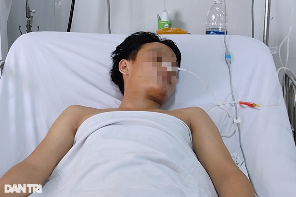 Cô gái tổn thương não nặng trong vụ 8 sinh viên ngộ độc rượu giờ ra sao? - 2 Cô gái tổn thương não nặng trong vụ 8 sinh viên ngộ độc rượu giờ ra sao? - 2