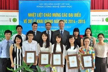 Monsanto tài trợ 1,5 tỷ học bổng cho ngành công nghệ sinh học Việt Nam