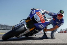 Đi xe máy, bạn dám ôm cua đến mức độ nào?