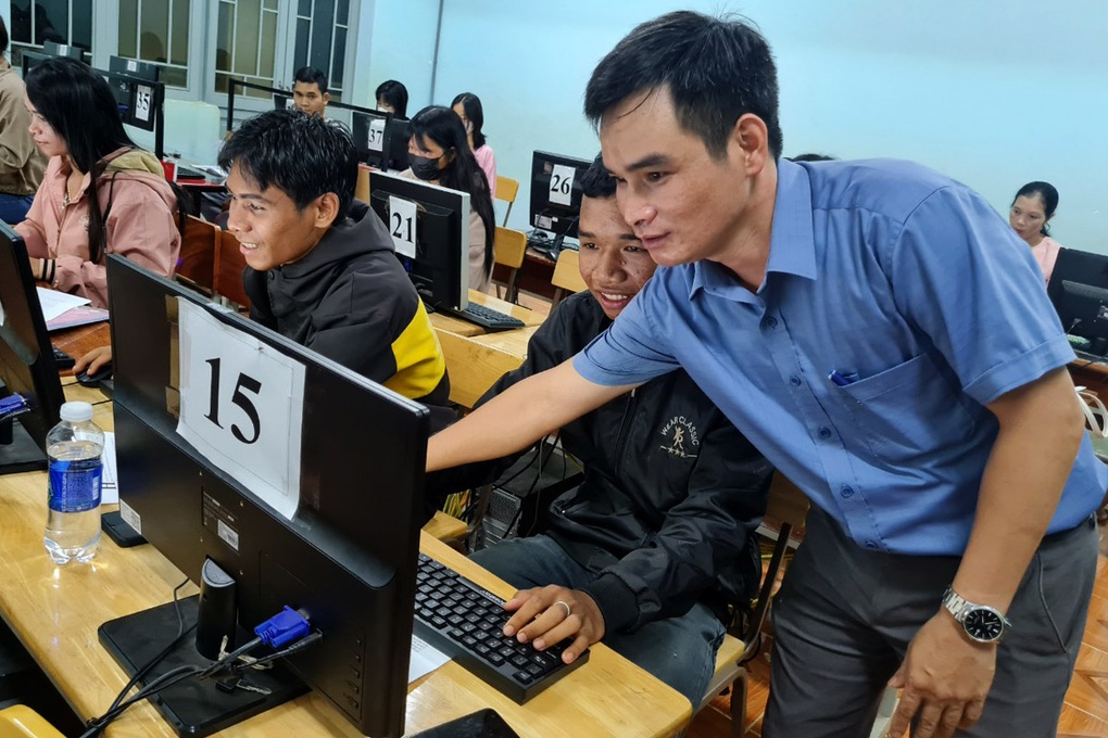 U40 đi học nghề để biết cách tra cứu Google, xem Youtube - 2 U40 đi học nghề để biết cách tra cứu Google, xem Youtube - 2