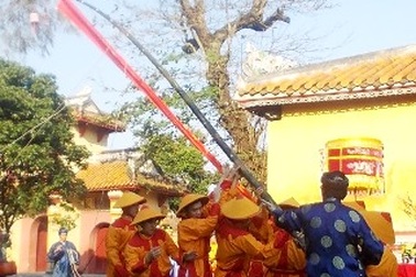 Khôi phục lễ dựng nêu trong cung đình vua Nguyễn xưa