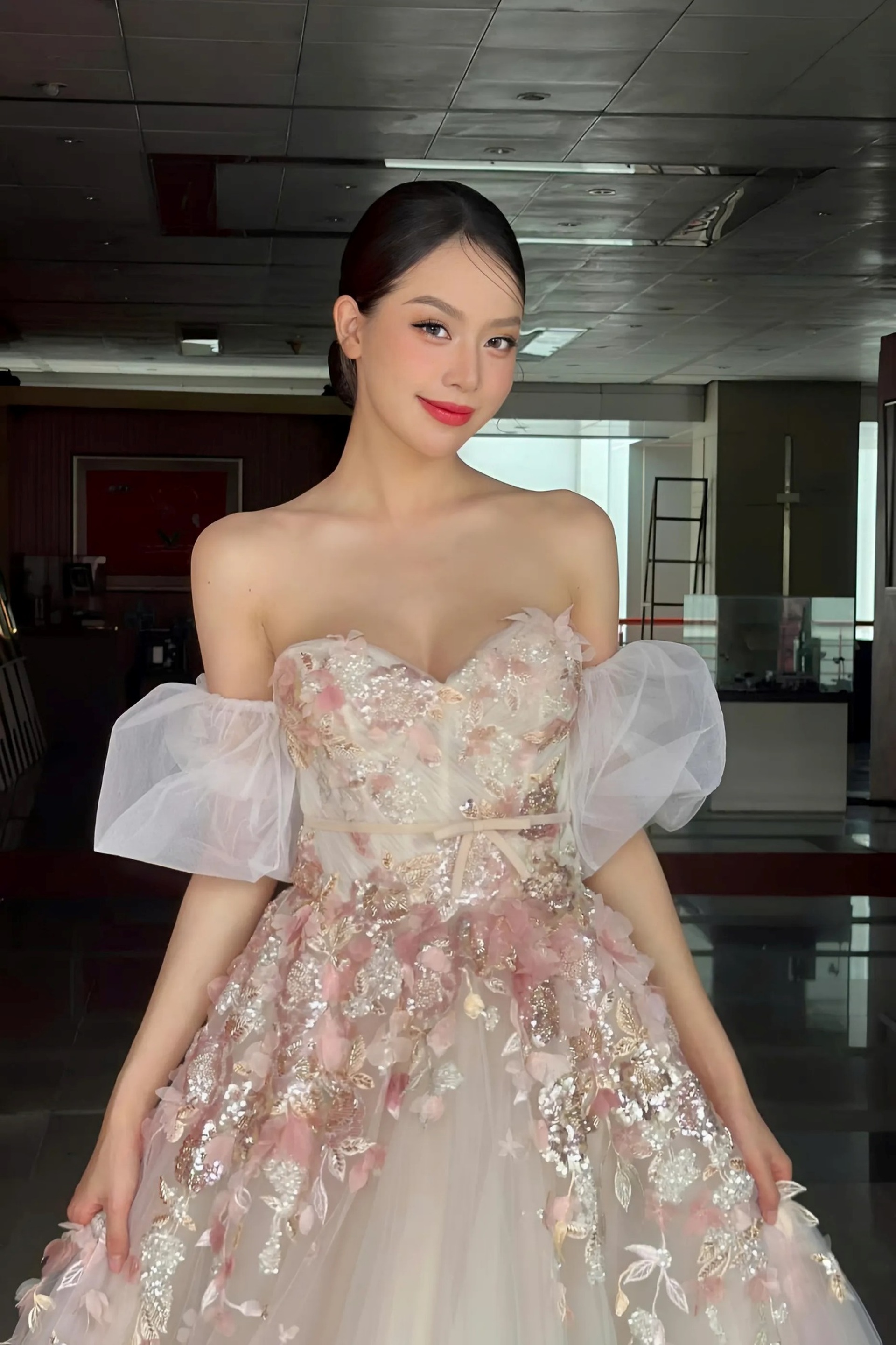 Hoa hậu Thanh Thủy lộng lẫy trên thảm đỏ, giản dị ở đời thường - 6