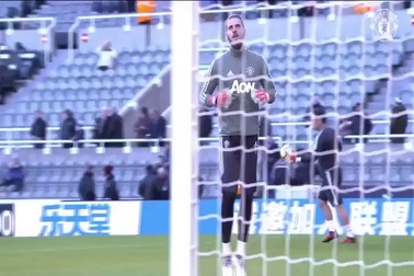 Các cầu thủ MU khởi động ở St James' Park