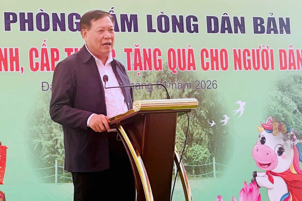 Tặng 1.200 phần thuốc, mang mùa xuân đến với người dân biên giới - 2 Tặng 1.200 phần thuốc, mang mùa xuân đến với người dân biên giới - 2