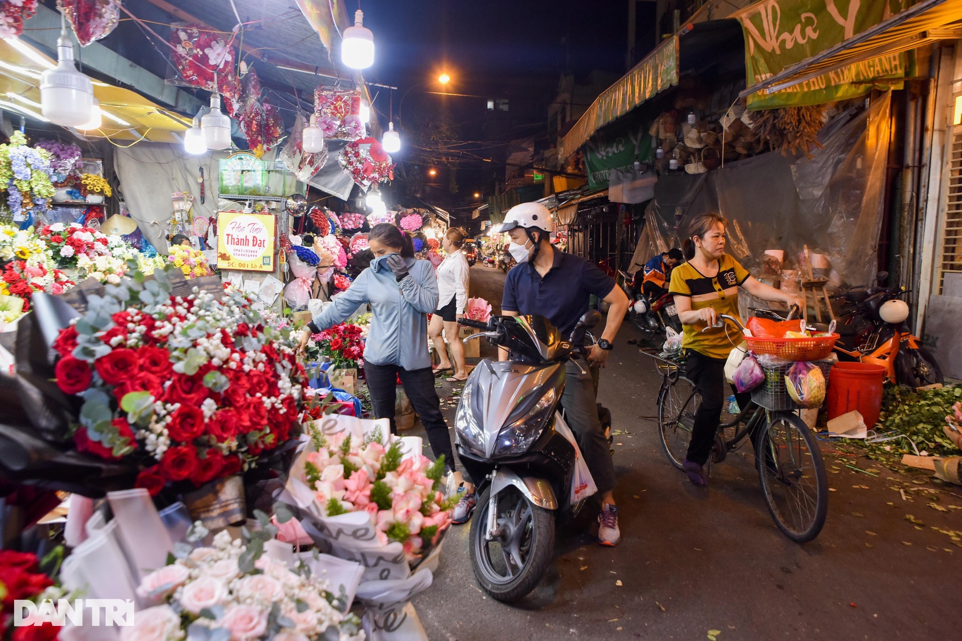 Tiểu thương khóc ròng vì hoa ế trong ngày lễ Tình nhân - 10