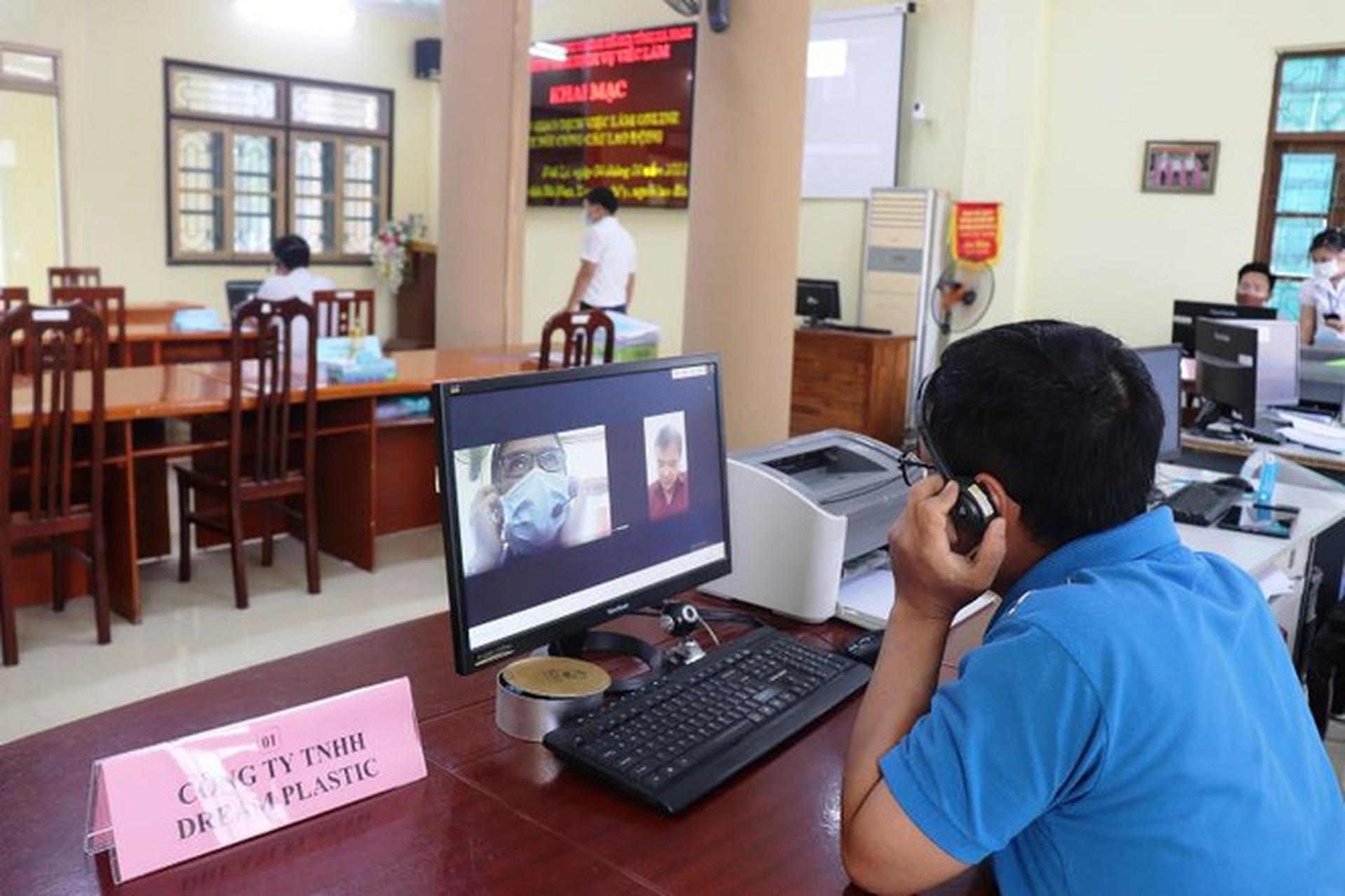 Lực hút nào cho lao động quay về thị trường trọng điểm kinh tế? - 16 Lực hút nào cho lao động quay về thị trường trọng điểm kinh tế? - 16