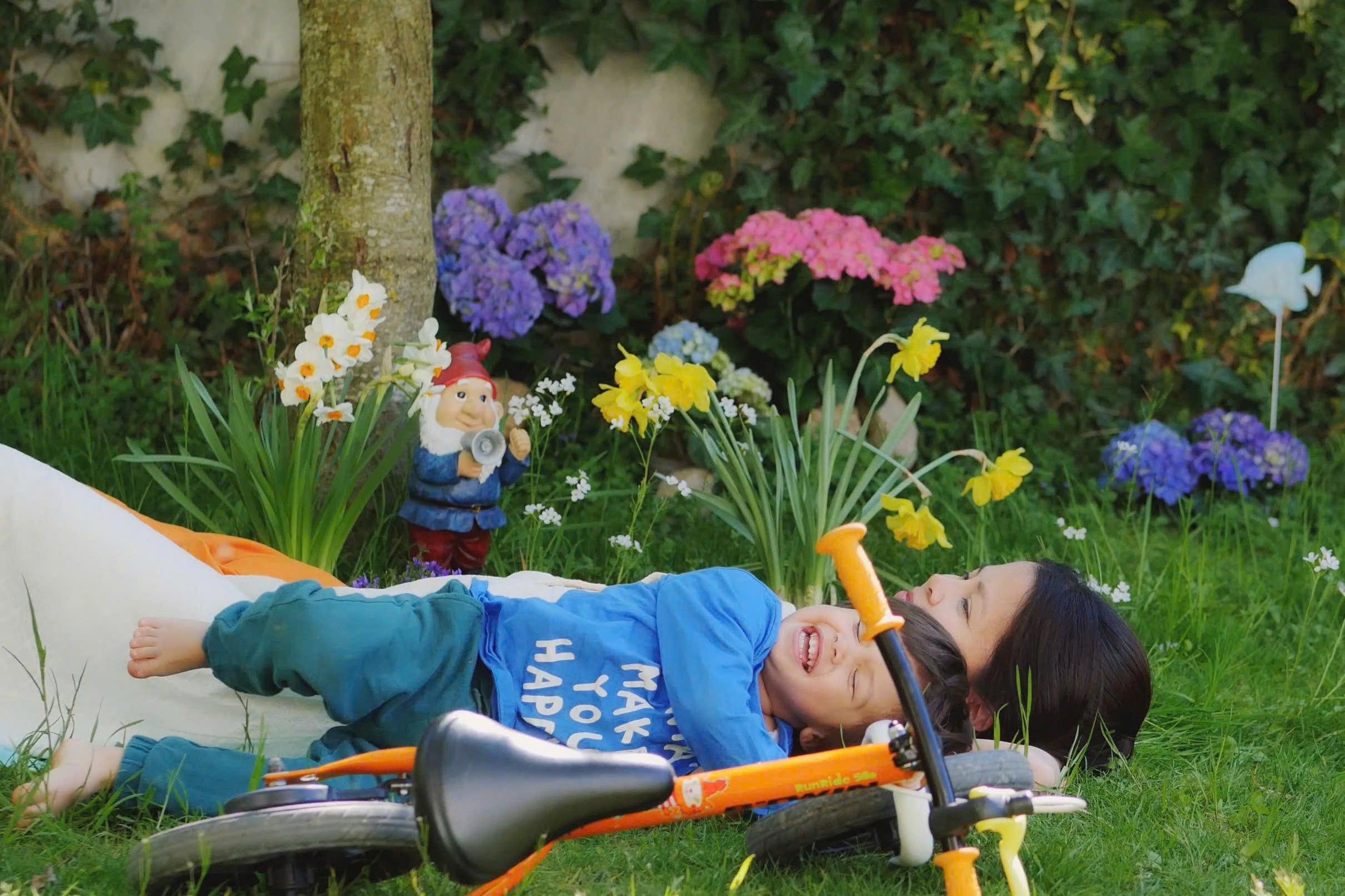 View - Vợ Việt chồng Thụy Sĩ bỏ phố về quê, sống ở nhà vườn 700m2 đẹp như cổ tích | Báo Dân trí