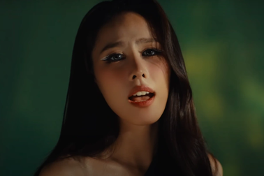 "Á hậu ăn chay trường" Ngọc Hằng làm ca sĩ, dân mạng phản ứng ra sao?