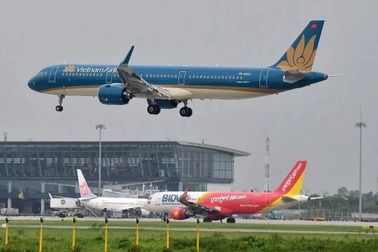 Bộ trưởng nói gì khi đại biểu Quốc hội bức xúc về chậm, hủy chuyến bay?